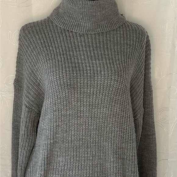 Vine & Love Dresses & Skirts - Vine and Love Gray Long Sleeve Sweater Dress